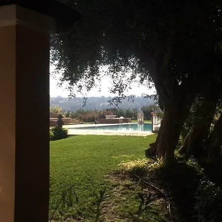 Castel 74 Oda ve Kahvaltı *